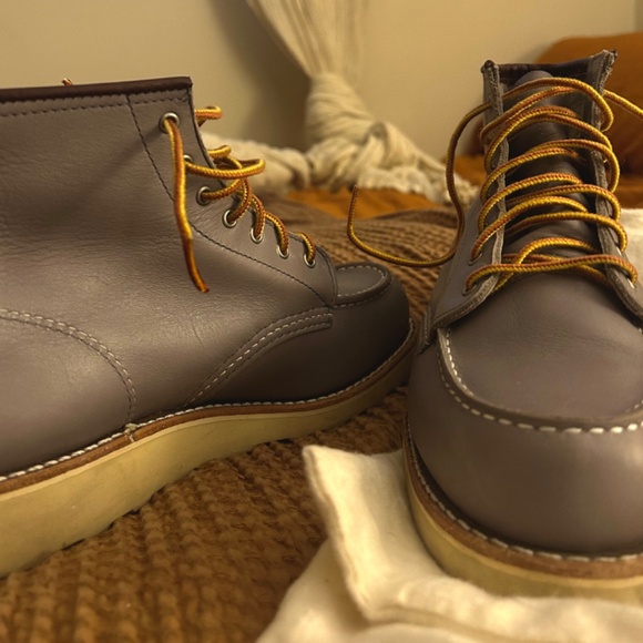 Red Wing Heritage Women’s 6-in Classic Moc Boots - Picture 5 of 7